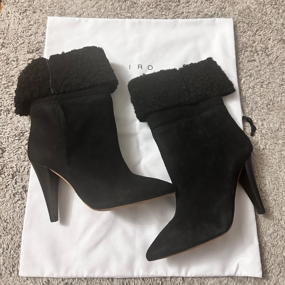 New with box, Never Used, shoes are in perfect condition.Also comes with dustbag